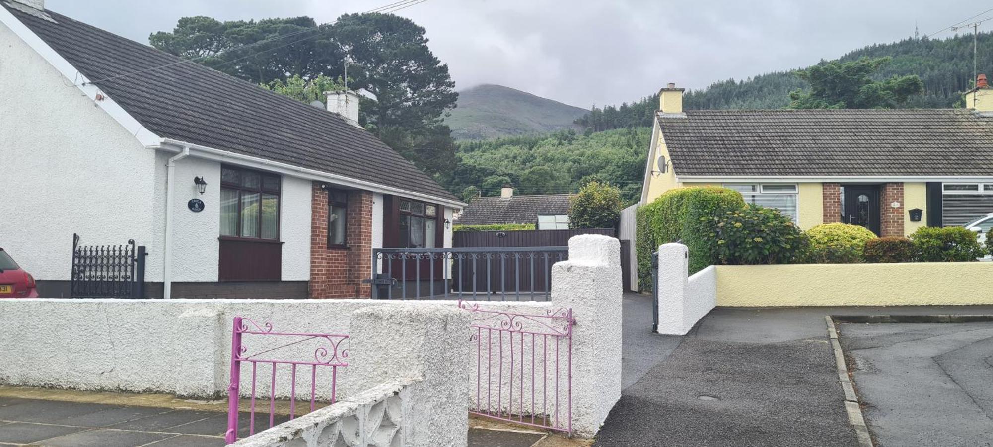 Mourne Hikers' Cottage 纽卡斯尔 外观 照片